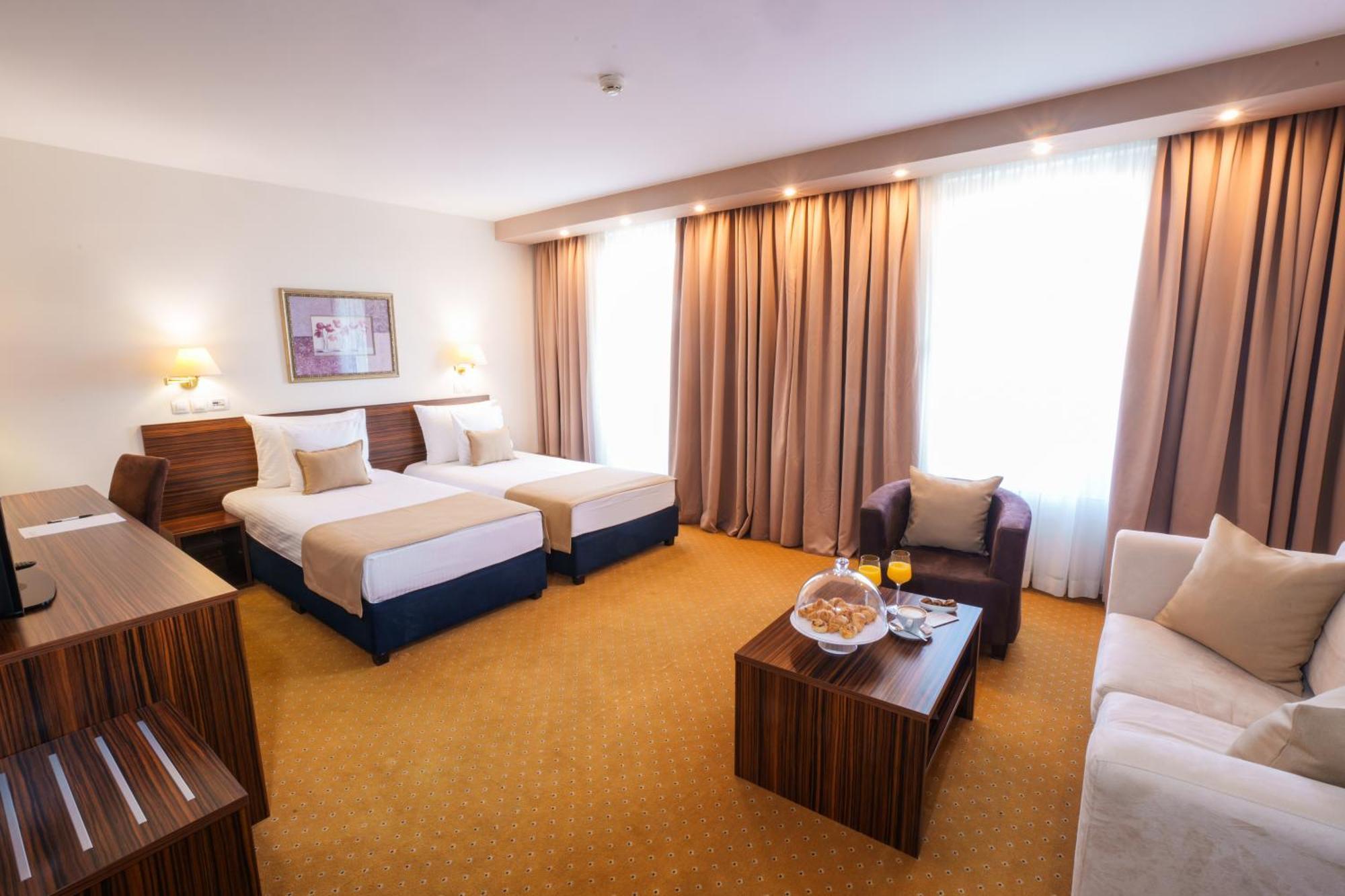 Hotel Monogram Park Ruma Exterior photo